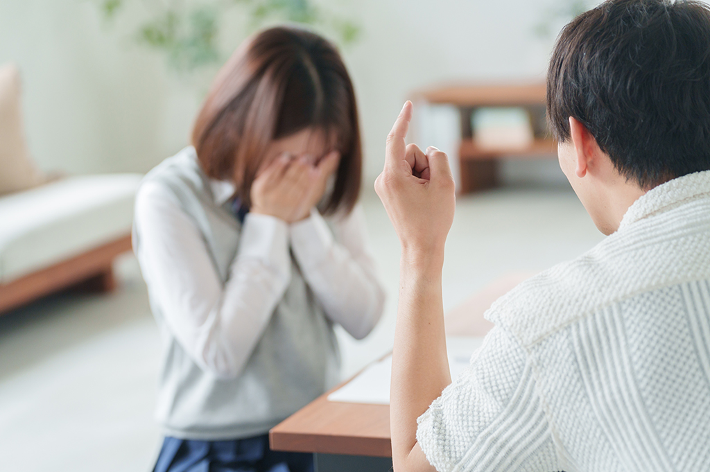 泣いている学生