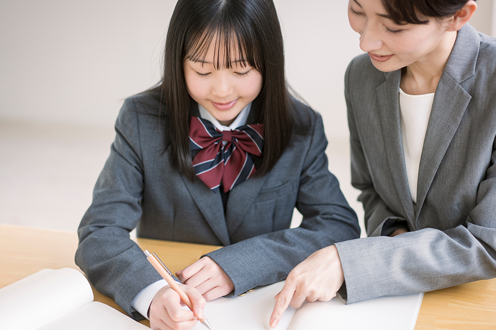 勉強している学生