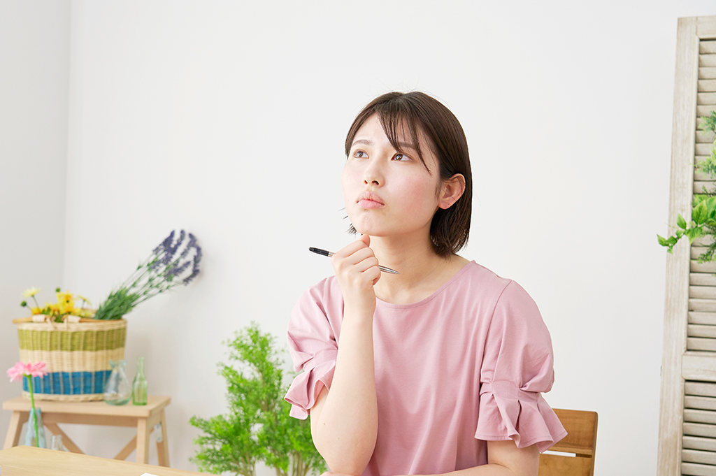 考えている